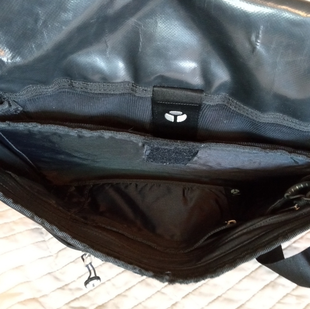 YAK PAC Messenger Crossbody Computer Bag Black Gray With Inner And Outer Pockets - Picture 8 of 8